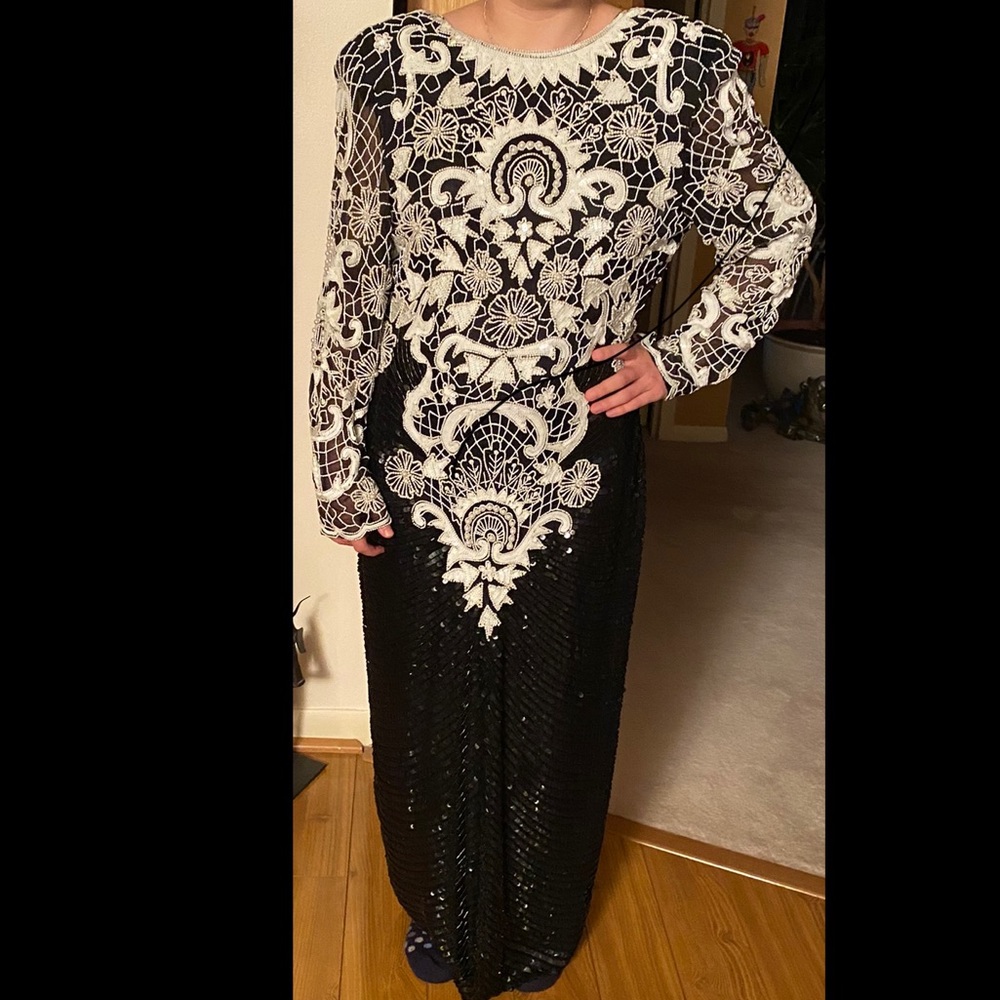 Exquisite Vintage Sequin column gown w/ Sexy V-Back - Picture 7 of 12